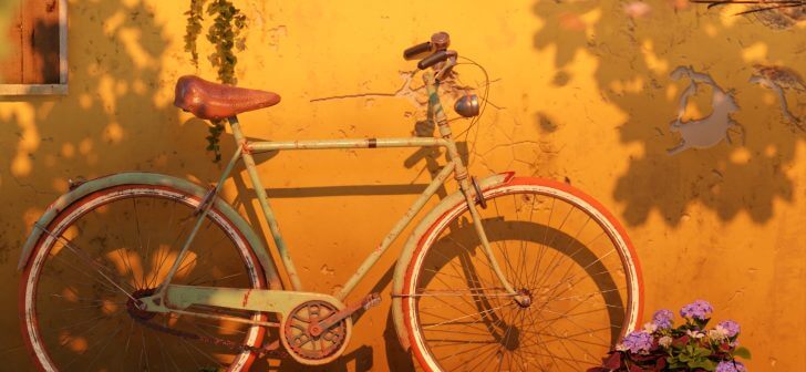 3D场景制作：鲜花巷子里的年代感自行车